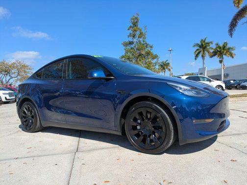 2022 Tesla Model Y Long Range Dual Motor All-Wheel Drive