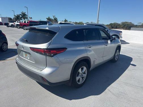 2021 Toyota Highlander LE