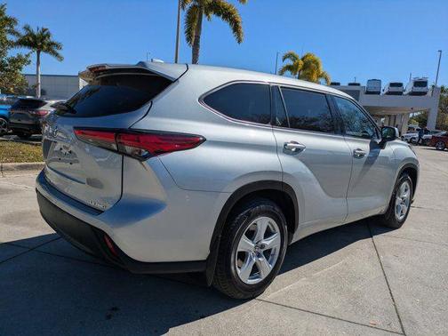 2021 Toyota Highlander LE