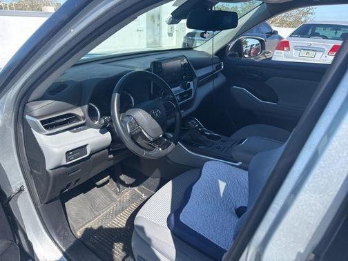 2021 Toyota Highlander LE