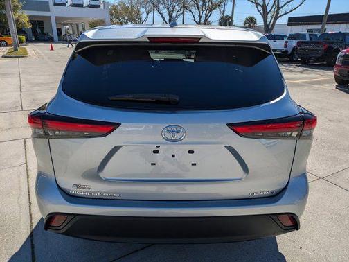 2021 Toyota Highlander LE