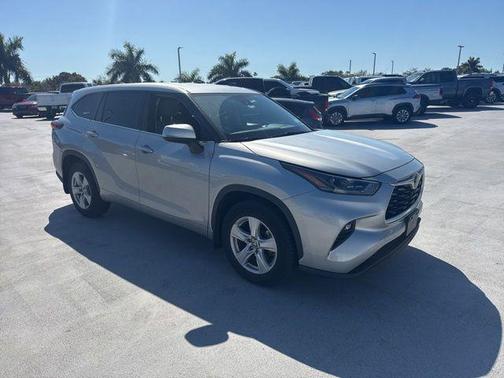 2021 Toyota Highlander LE
