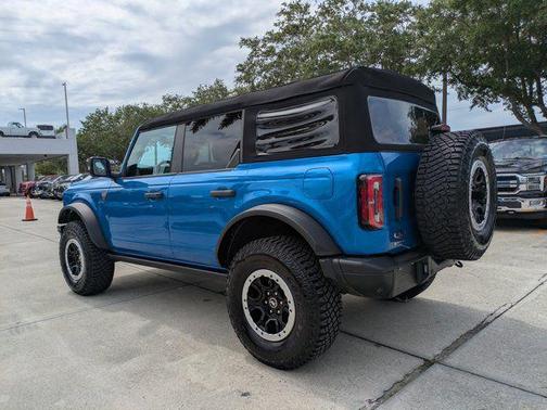 VELOCITY BLUE METALLIC 2024 Ford Bronco Badlands