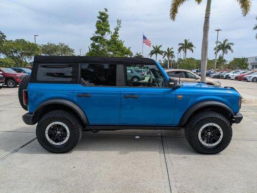 VELOCITY BLUE METALLIC 2024 Ford Bronco Badlands