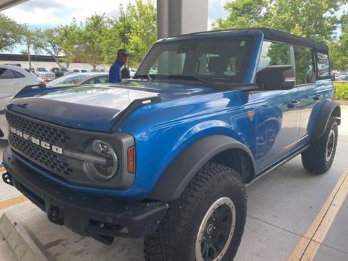 VELOCITY BLUE METALLIC 2024 Ford Bronco Badlands