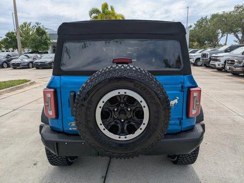 VELOCITY BLUE METALLIC 2024 Ford Bronco Badlands
