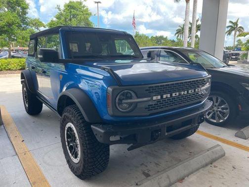 VELOCITY BLUE METALLIC 2024 Ford Bronco Badlands
