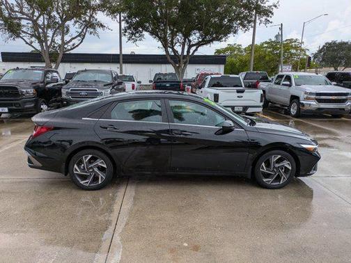 2025 Hyundai ELANTRA SEL