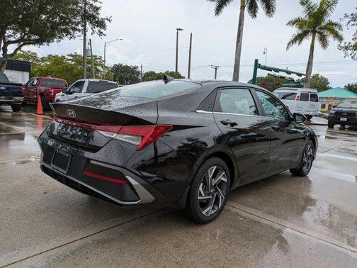 2025 Hyundai ELANTRA SEL