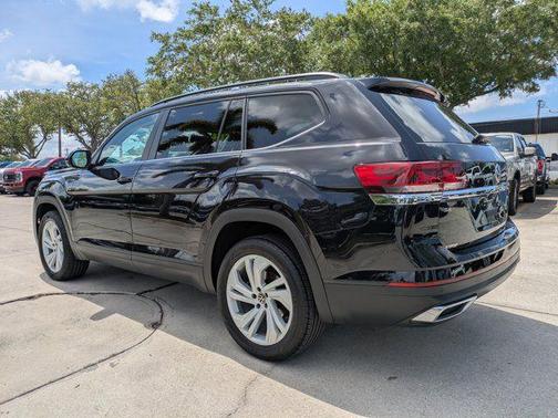 Deep Black Pearl 2022 Volkswagen Atlas 2.0T SE w/Technology