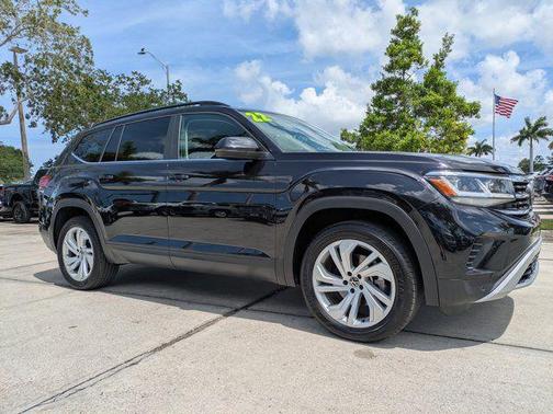 Deep Black Pearl 2022 Volkswagen Atlas 2.0T SE w/Technology