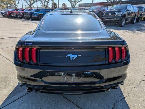 2022 Ford Mustang EcoBoost