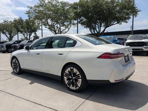 2025 BMW 530 i