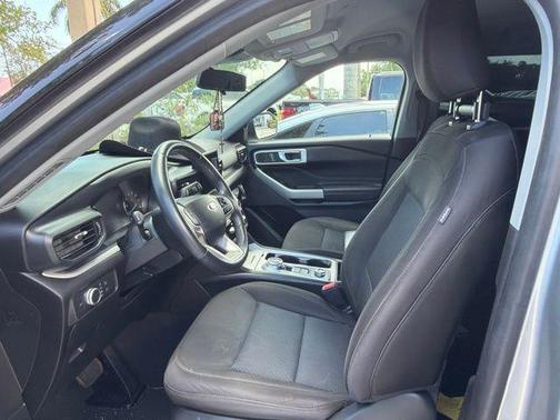 Silver Metallic 2022 Ford Explorer XLT