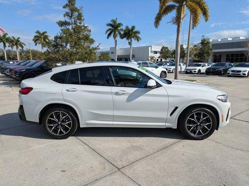 2023 BMW X4 xDrive30i