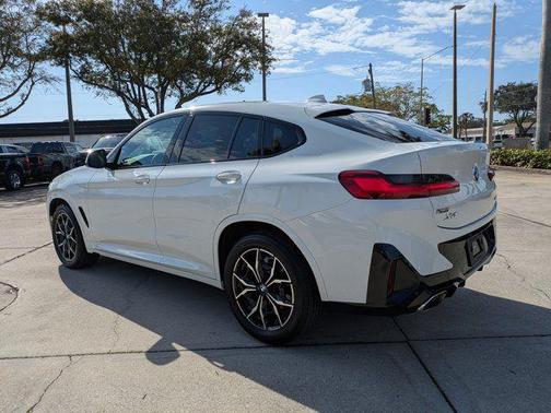 2023 BMW X4 xDrive30i