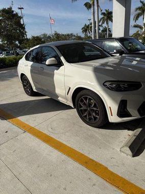 2023 BMW X4 xDrive30i