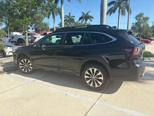 Crystal Black Silica 2024 Subaru Outback Limited XT
