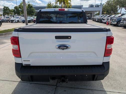 Oxford White 2023 Ford Maverick Lariat