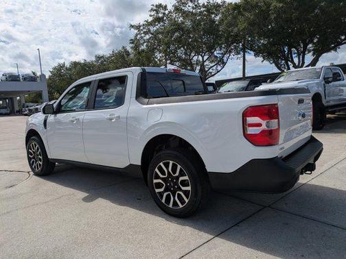 Oxford White 2023 Ford Maverick Lariat