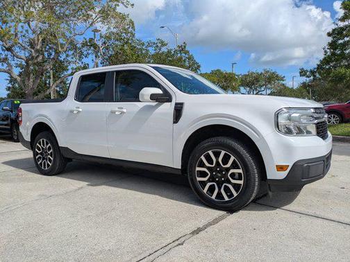 Oxford White 2023 Ford Maverick Lariat