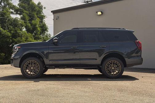 STONE BLUE METALLIC 2026 Ford Expedition Tremor