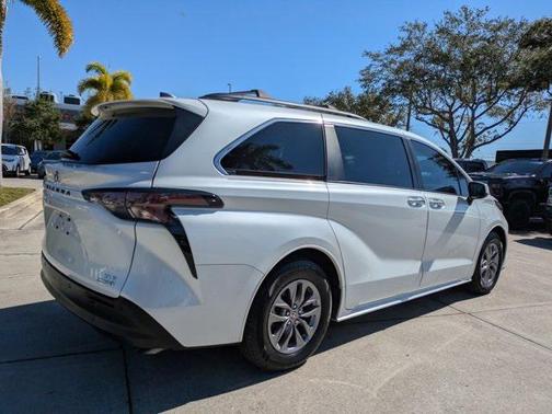 2023 Toyota Sienna XLE