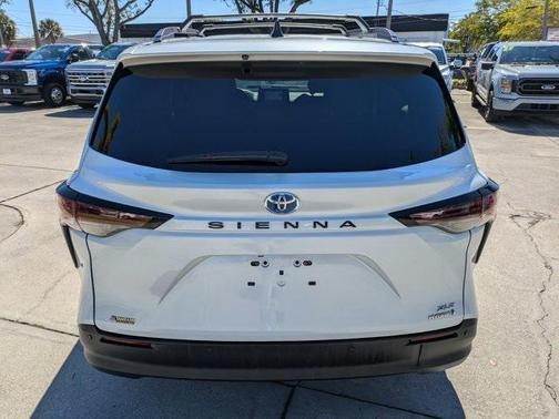 2023 Toyota Sienna XLE