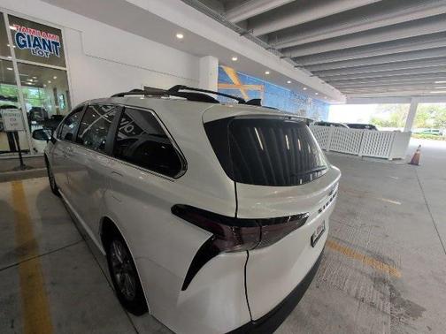 2023 Toyota Sienna XLE