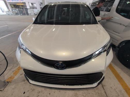 2023 Toyota Sienna XLE