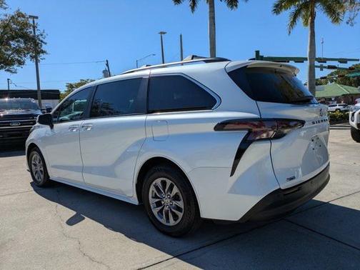 2023 Toyota Sienna XLE