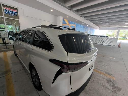 2023 Toyota Sienna XLE