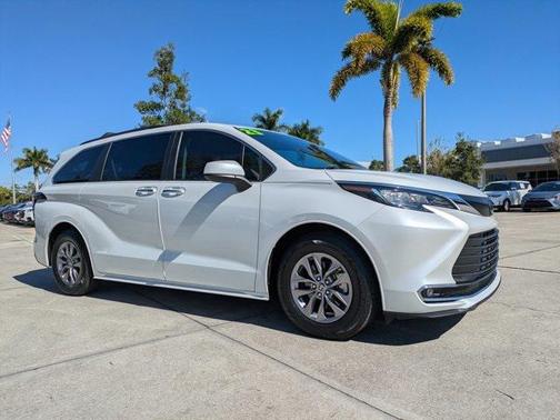2023 Toyota Sienna XLE