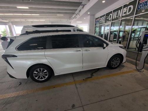 2023 Toyota Sienna XLE