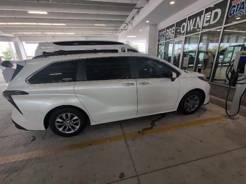 2023 Toyota Sienna XLE
