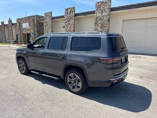 Baltic Gray Metallic Clearcoat 2022 Jeep Wagoneer Series III 4x4