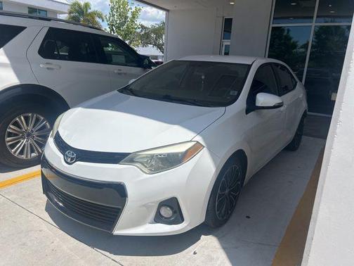 Super White 2016 Toyota Corolla S Plus