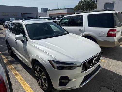 Crystal White Metallic 2022 Volvo XC60 B5 Inscription
