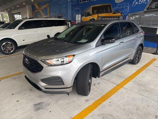 ICONIC SILVER 2024 Ford Edge SE
