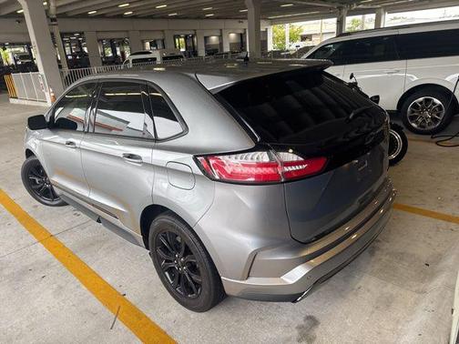 ICONIC SILVER 2024 Ford Edge SE