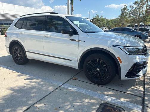 2022 Volkswagen Tiguan 2.0T SE R-Line Black