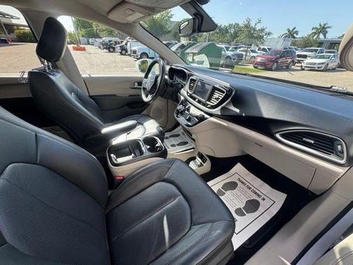 Bright White Clearcoat 2020 Chrysler Pacifica Touring L