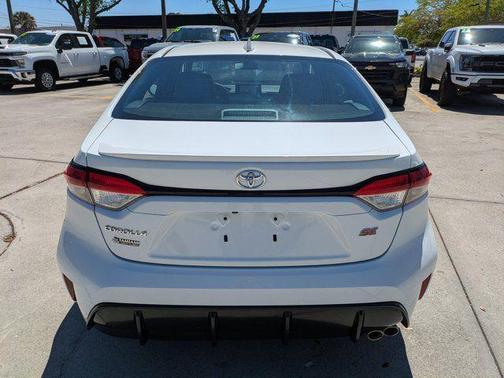 Ice Cap 2024 Toyota Corolla SE