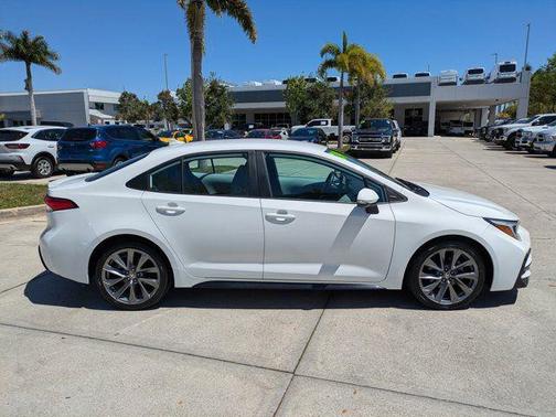 Ice Cap 2024 Toyota Corolla SE