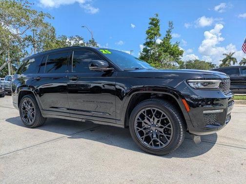 Diamond Black Crystal Pearlcoat 2025 Jeep Grand Cherokee L Summit