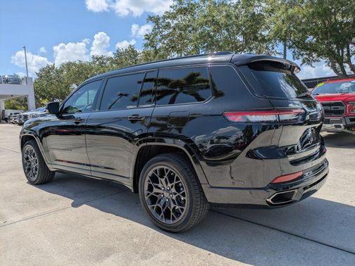 Diamond Black Crystal Pearlcoat 2025 Jeep Grand Cherokee L Summit