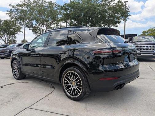 2023 Porsche Cayenne Platinum Edition