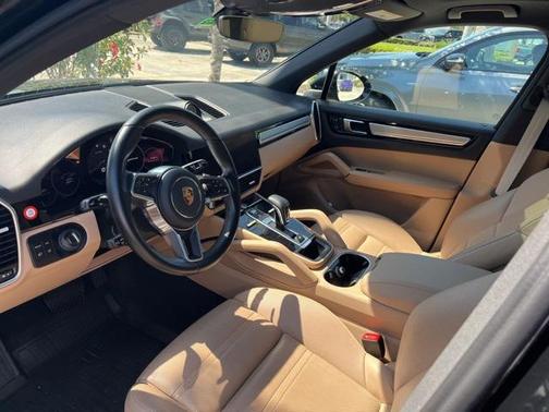 2023 Porsche Cayenne Platinum Edition