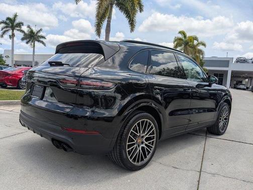 2023 Porsche Cayenne Platinum Edition