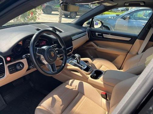 2023 Porsche Cayenne Platinum Edition